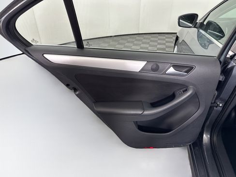 Used 2013 Volkswagen Jetta SE image 23