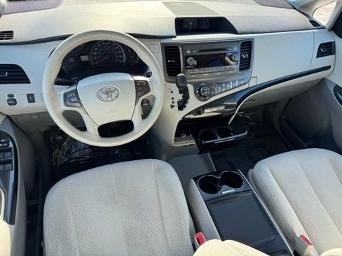 Used 2013 Toyota Sienna LE w/ Towing Pkg image 6