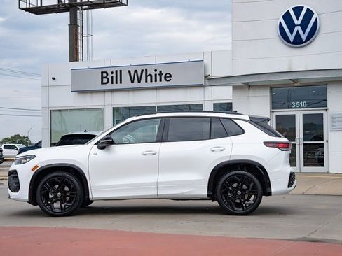 New 2026 Volkswagen Tiguan SE R-Line image 3