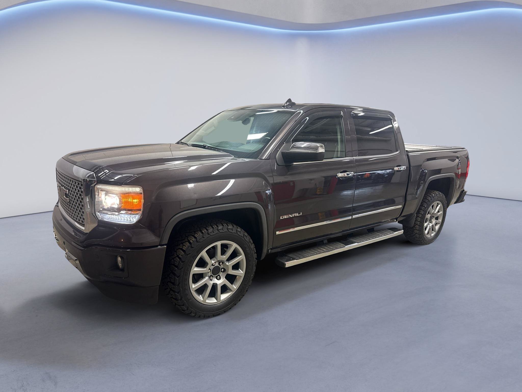 Used 2015 GMC Sierra 1500 Denali w/ Driver Alert Package AWD/4WD image 3
