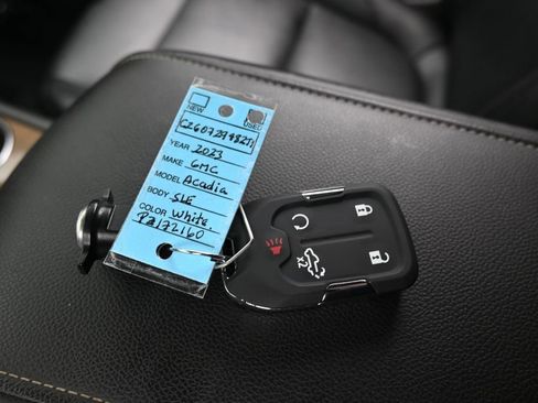 Used 2023 GMC Acadia SLE w/ Driver Convenience Package FWD image 26