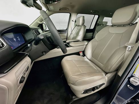 Used 2023 Jeep Wagoneer 4WD image 13