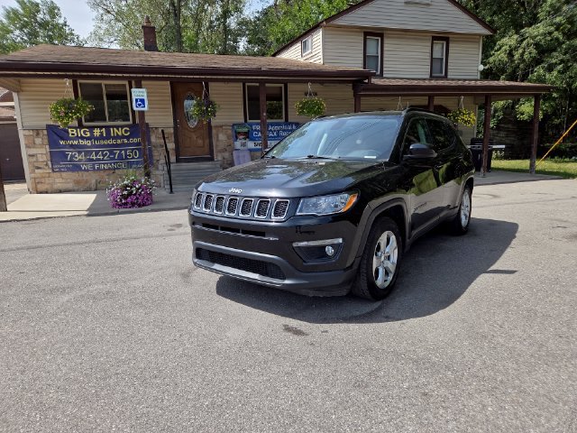 Used 2018 Jeep Compass Latitude w/ Cold Weather Group FWD image 1