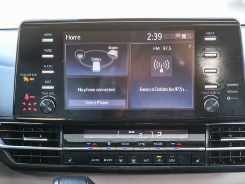 Certified 2024 Toyota Sienna XLE FWD image 15