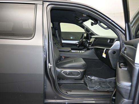 New 2026 Jeep Grand Wagoneer 4WD image 27