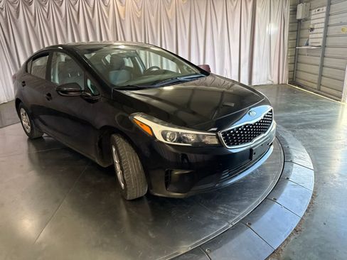 Used 2017 Kia Forte LX FWD image 3