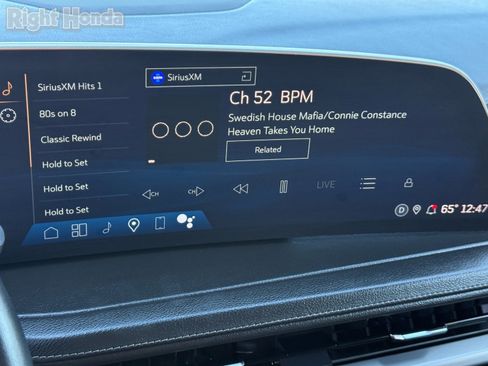 Used 2025 Cadillac XT4 Premium Luxury image 19