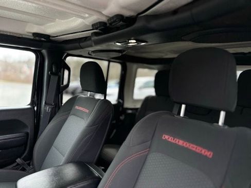 Used 2023 Jeep Wrangler Unlimited Rubicon w/ Cold Weather Group AWD/4WD image 12