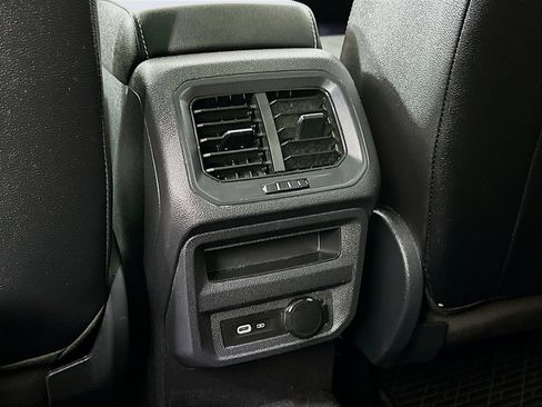 Used 2022 Volkswagen Tiguan SEL R-Line AWD/4WD image 3