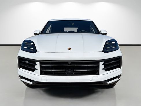 Used 2025 Porsche Cayenne image 8
