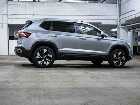 New 2026 Volkswagen Taos SE image 7