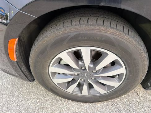 Used 2023 Chrysler Pacifica Touring-L FWD image 12