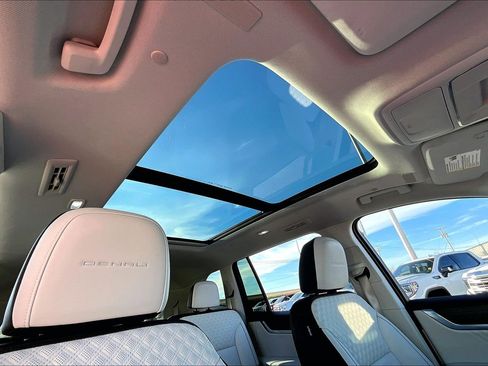 Used 2024 GMC Acadia Denali w/ Super Cruise Package image 17