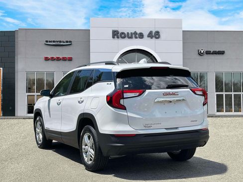 Used 2023 GMC Terrain SLE w/ Driver Convenience Package AWD/4WD image 4