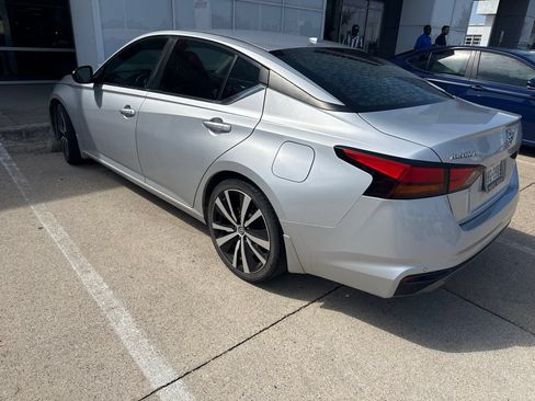 Used 2020 Nissan Altima 2.5 SR w/ Premium Package FWD image 5