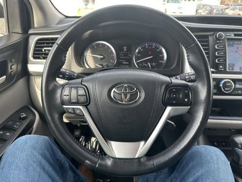 Used 2015 Toyota Highlander Limited image 25