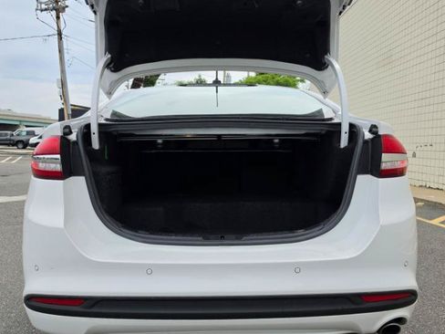 Used 2017 Ford Fusion SE FWD image 9