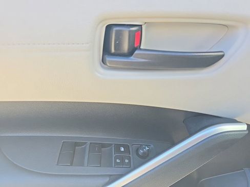 Used 2022 Toyota Corolla Cross LE image 18