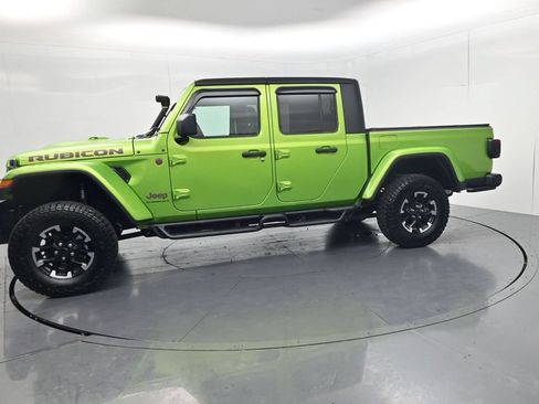 Used 2025 Jeep Gladiator Rubicon w/ Convenience Group AWD/4WD image 4
