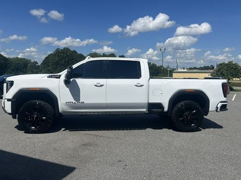 Used 2024 GMC Sierra 2500 AT4 w/ Technology Package AWD/4WD image 1