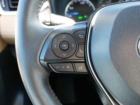 Used 2021 Toyota RAV4 XLE Premium image 31