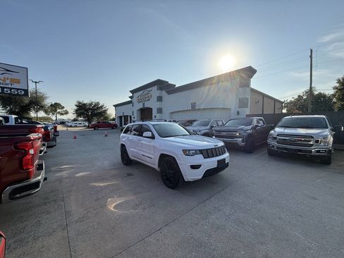 Used 2020 Jeep Grand Cherokee Altitude RWD image 42
