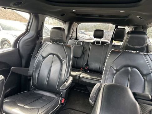 Used 2018 Chrysler Pacifica Limited w/ Advanced Safetytec Group image 24