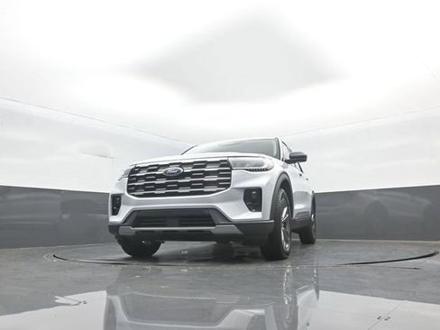 Used 2025 Ford Explorer Active w/ Active Comfort Package AWD/4WD image 34