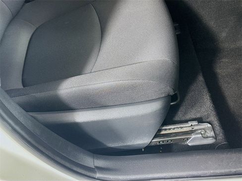 Used 2021 Toyota Corolla LE image 23