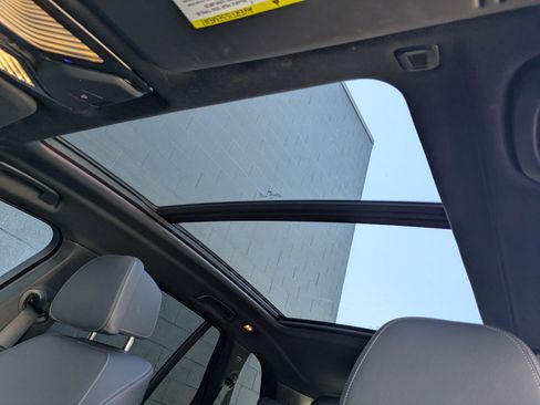 Used 2022 BMW X5 M50i w/ Parking Assistance Package image 21