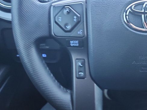 Used 2018 Toyota Tacoma TRD Sport image 18