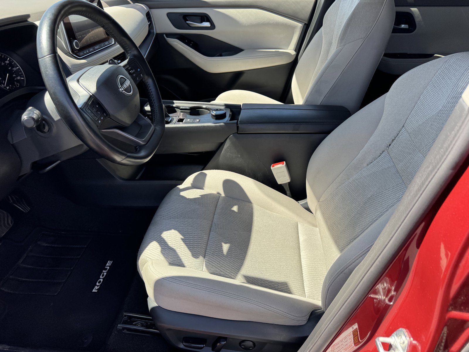 Used 2025 Nissan Rogue SV AWD/4WD image 15