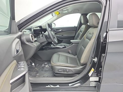 Used 2025 Chevrolet Trax ACTIV FWD image 10