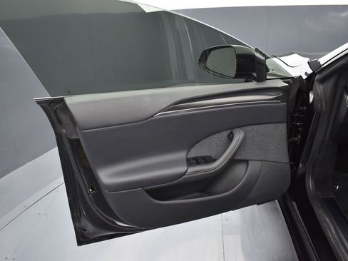 Used 2023 Tesla Model S Plaid image 7