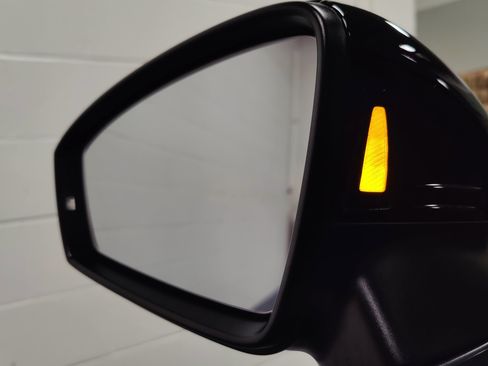 Certified 2022 Volkswagen Tiguan SE R-Line image 12