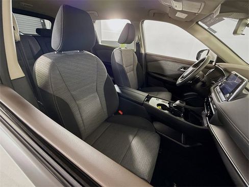 Certified 2023 Nissan Rogue SV image 29