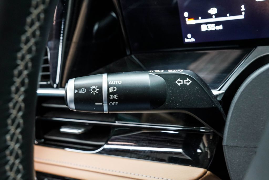 Used 2025 INFINITI QX80 Sensory AWD/4WD image 43