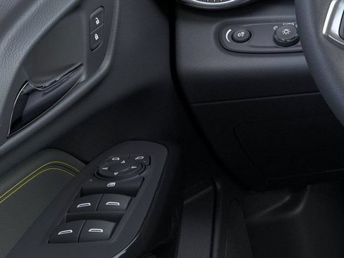 New 2026 Chevrolet Trax ACTIV w/ Sunroof Package FWD image 22
