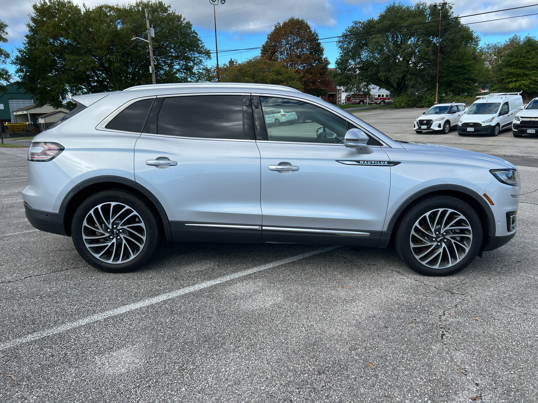 Used 2019 Lincoln Nautilus Reserve FWD image 2