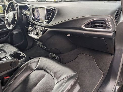 Certified 2021 Chrysler Pacifica Touring-L w/ S Appearance Package image 31