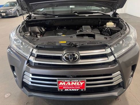 Used 2017 Toyota Highlander Limited Platinum w/ Carpet Mat Package image 9