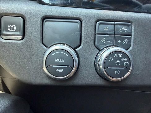 Used 2025 GMC Sierra 1500 SLT RWD image 21