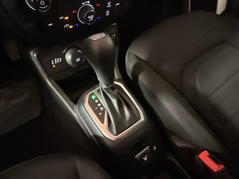Used 2020 Jeep Renegade Latitude w/ Cold Weather Group AWD/4WD image 25