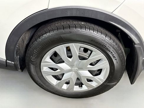 Used 2020 Toyota C-HR LE image 31