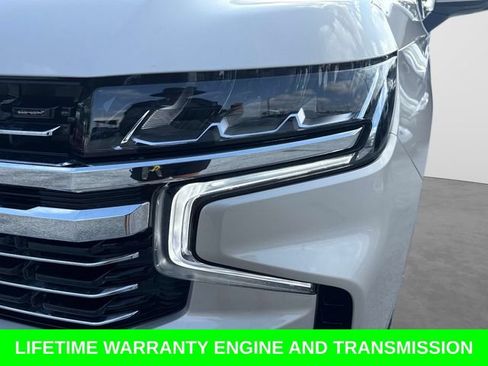 Used 2021 Chevrolet Suburban LT w/ LT Signature Package RWD image 10