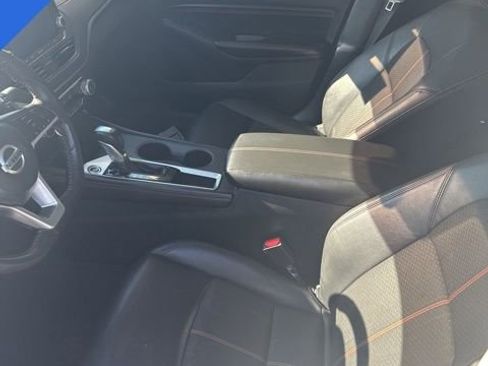 Used 2022 Nissan Altima 2.5 SR image 2