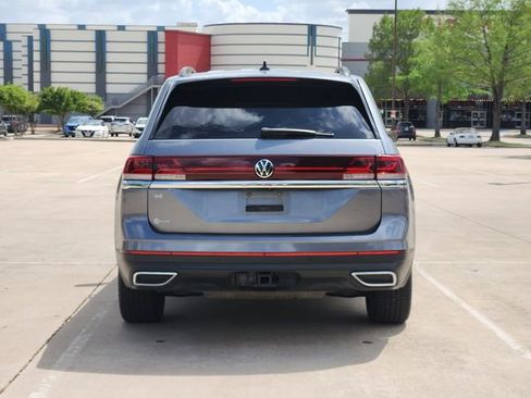 Used 2024 Volkswagen Atlas SE w/ Panoramic Sunroof Package image 6