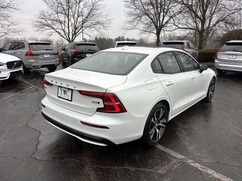 Used 2025 Volvo S60 B5 Core image 7