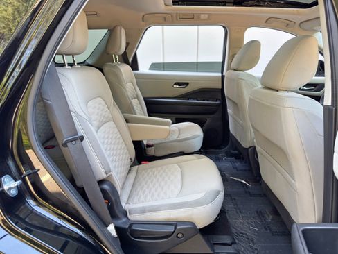 Used 2022 Nissan Pathfinder SV w/ SV Premium Package image 37