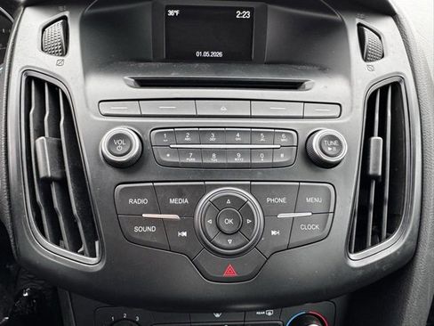 Used 2015 Ford Focus SE image 9